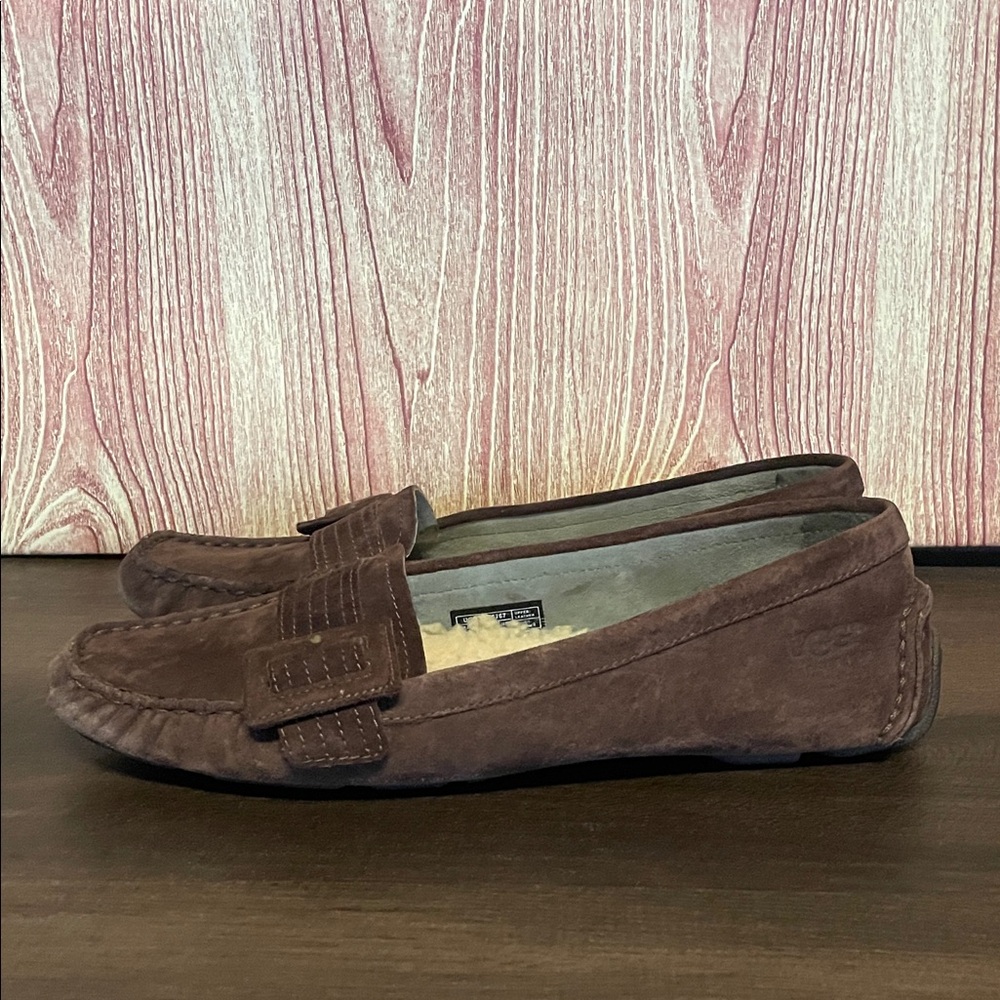 UGG Retreat Women’s Shearling Buckle Moccasin Suede Loafers - Picture 3 of 11